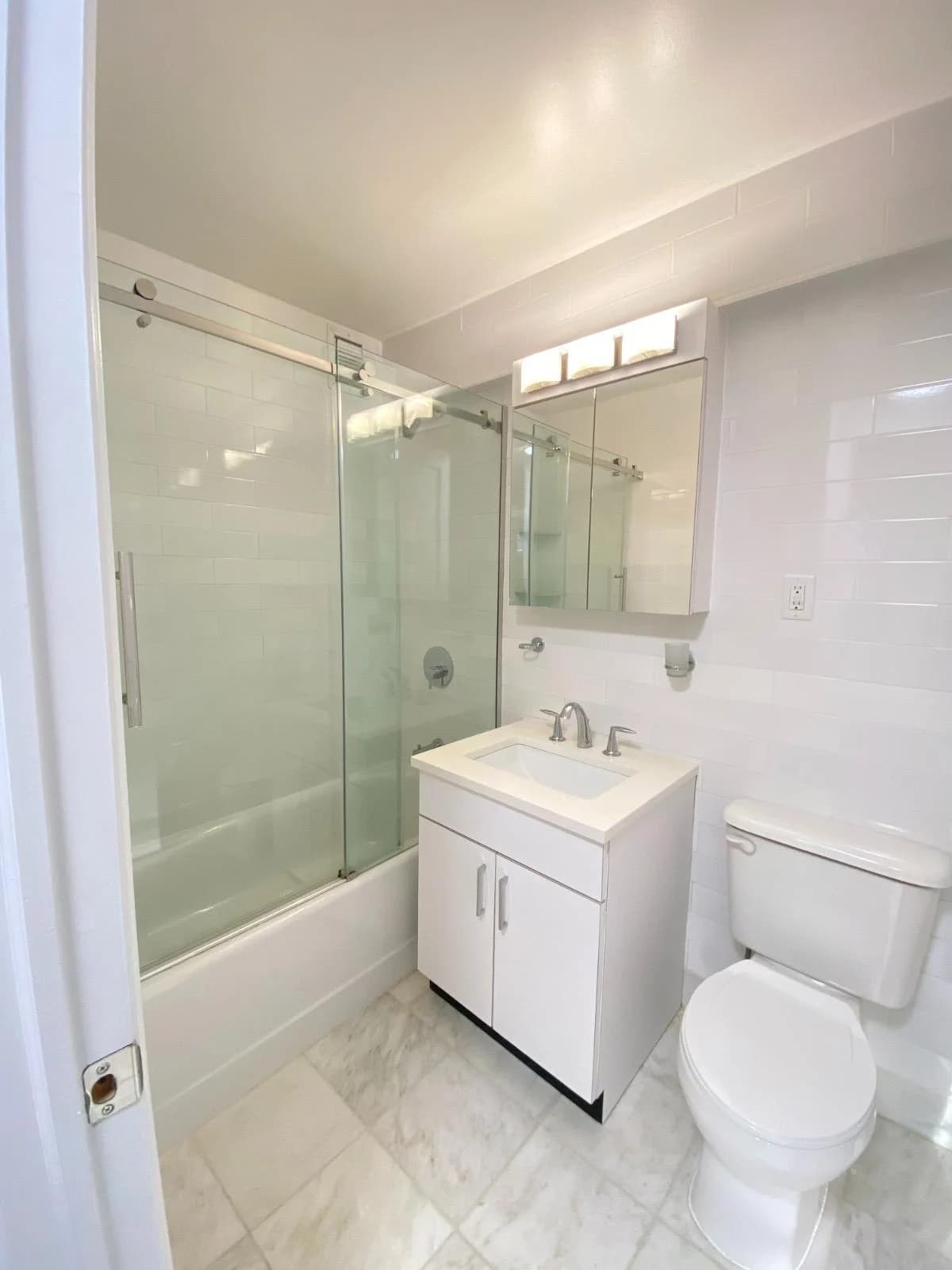 2 bed apartment at 96 Fifth Avenue, Unit 3C, Union Square, photo 6 of 7