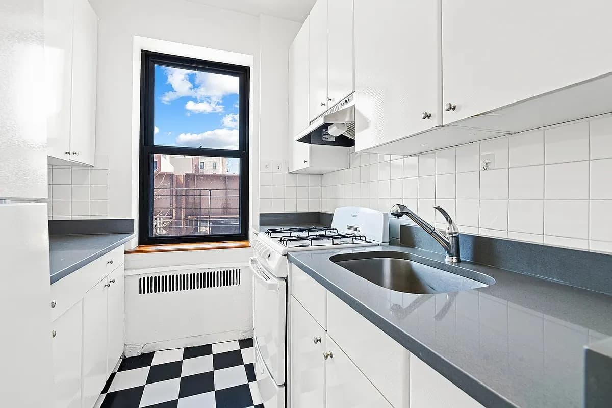 2 bed apartment at 101 East 116th Street, Unit 2C, Harlem, photo 4 of 6