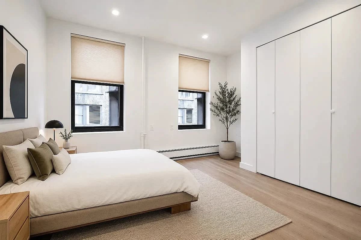 316 West 39th Street, photo 3
