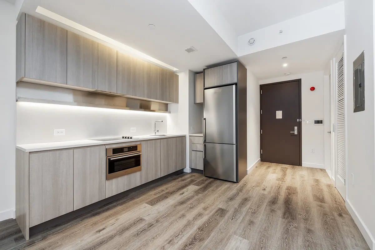 Studio apartment at 171 Chrystie Street, Unit 6D, Lower East Side, photo 2 of 4