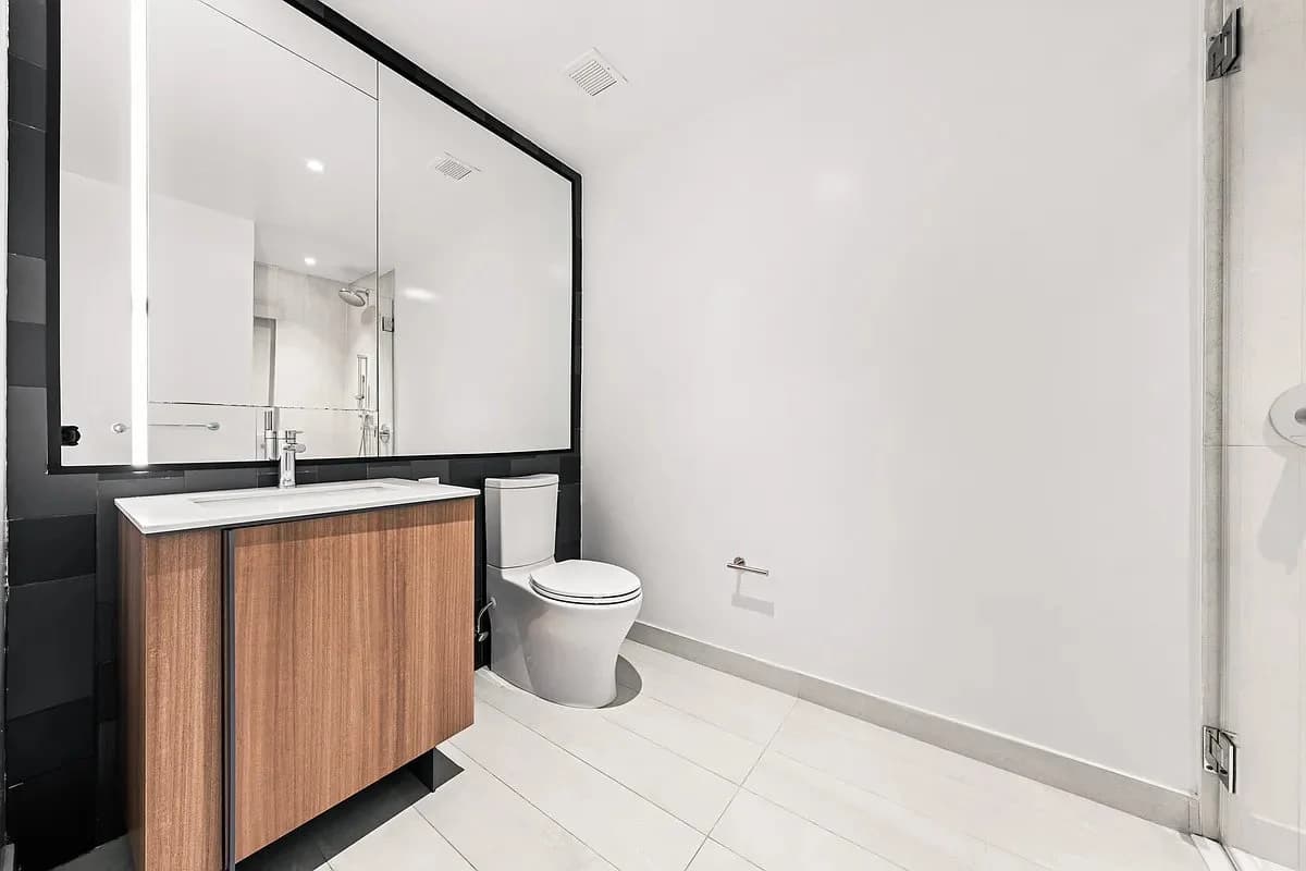 Studio apartment at 171 Chrystie Street, Unit 6D, Lower East Side, photo 4 of 4