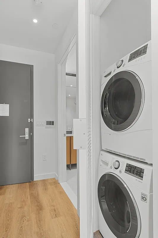 Studio apartment at 171 Chrystie Street, Unit 6D, Lower East Side, photo 3 of 4