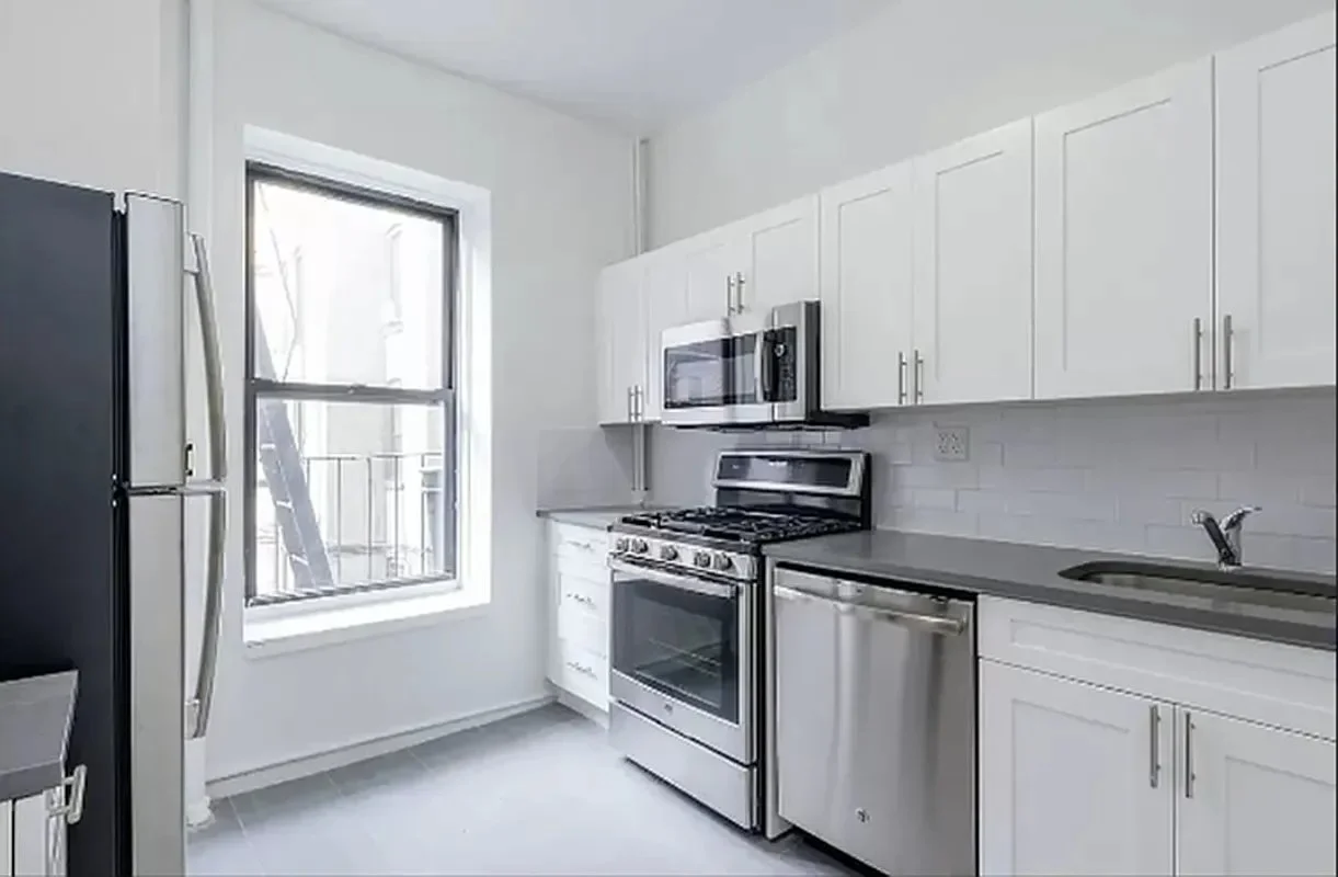 4 bed apartment at 6 West 107th Street, Unit 3E, Upper West Side, photo 5 of 6