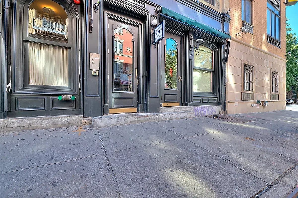 3 bed apartment at 303 Broome Street, Unit 2, Lower East Side, photo 6 of 6
