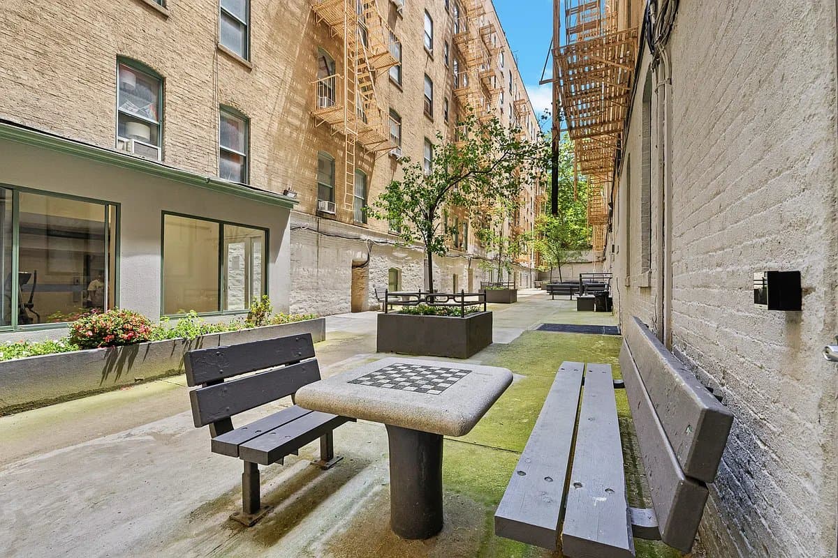 240 West 64th Street, photo 4