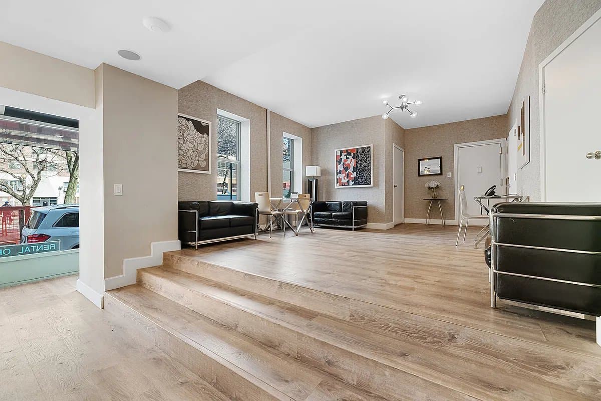 240 West 64th Street, photo 3