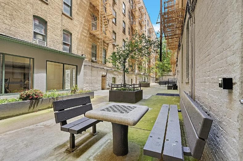 Studio apartment at 243 West 63rd Street, Unit 6E, Upper West Side, photo 5 of 10