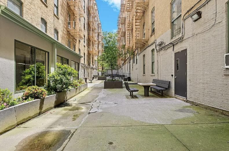 Studio apartment at 243 West 63rd Street, Unit 6E, Upper West Side, photo 7 of 10