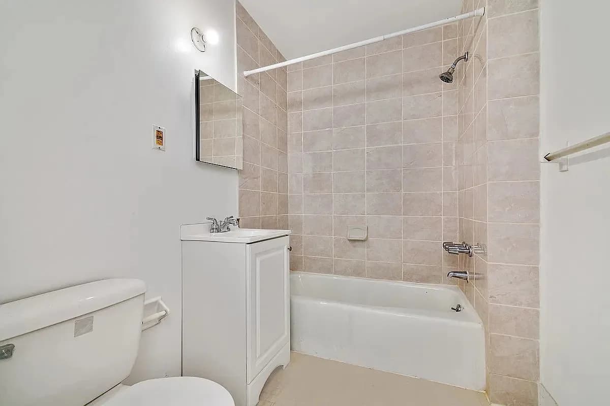 Studio apartment at 318 West 14th Street, Unit 1A, Chelsea, photo 4 of 4