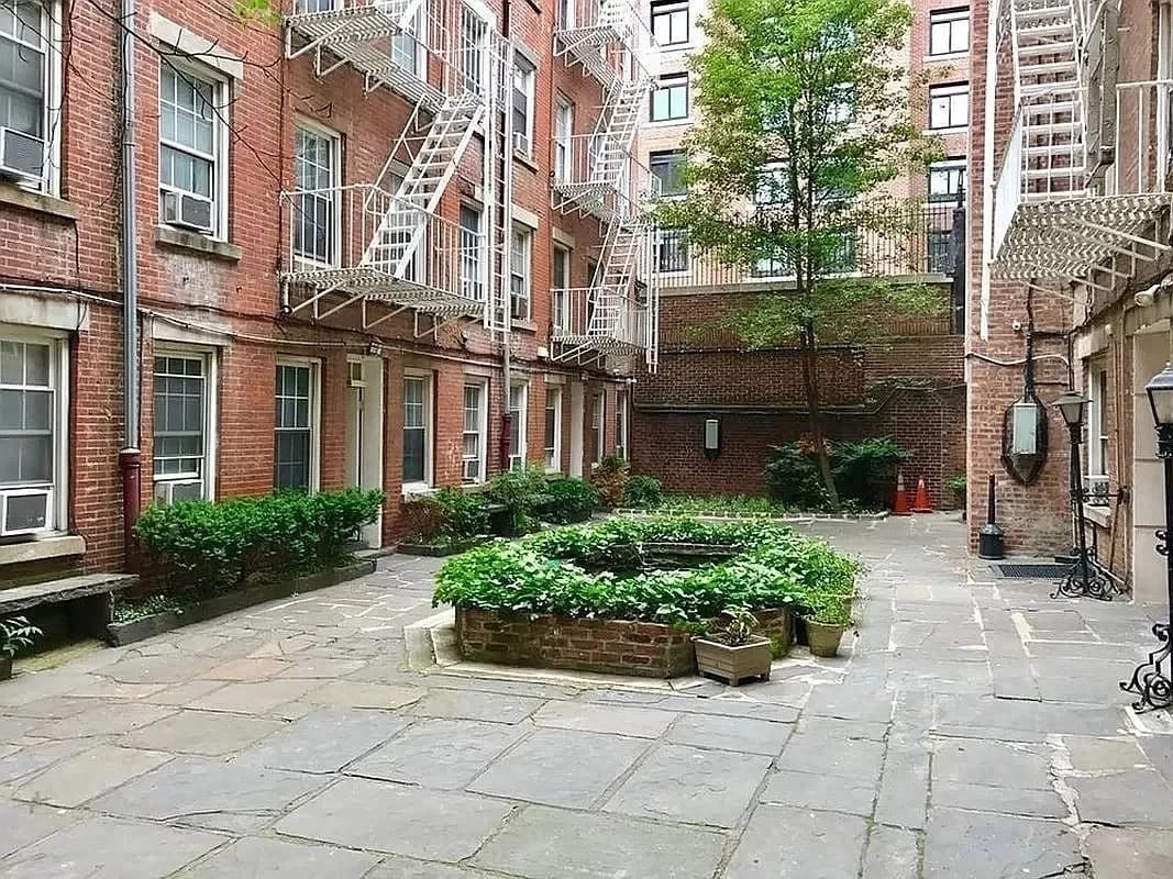 224 Sullivan Street, photo 4