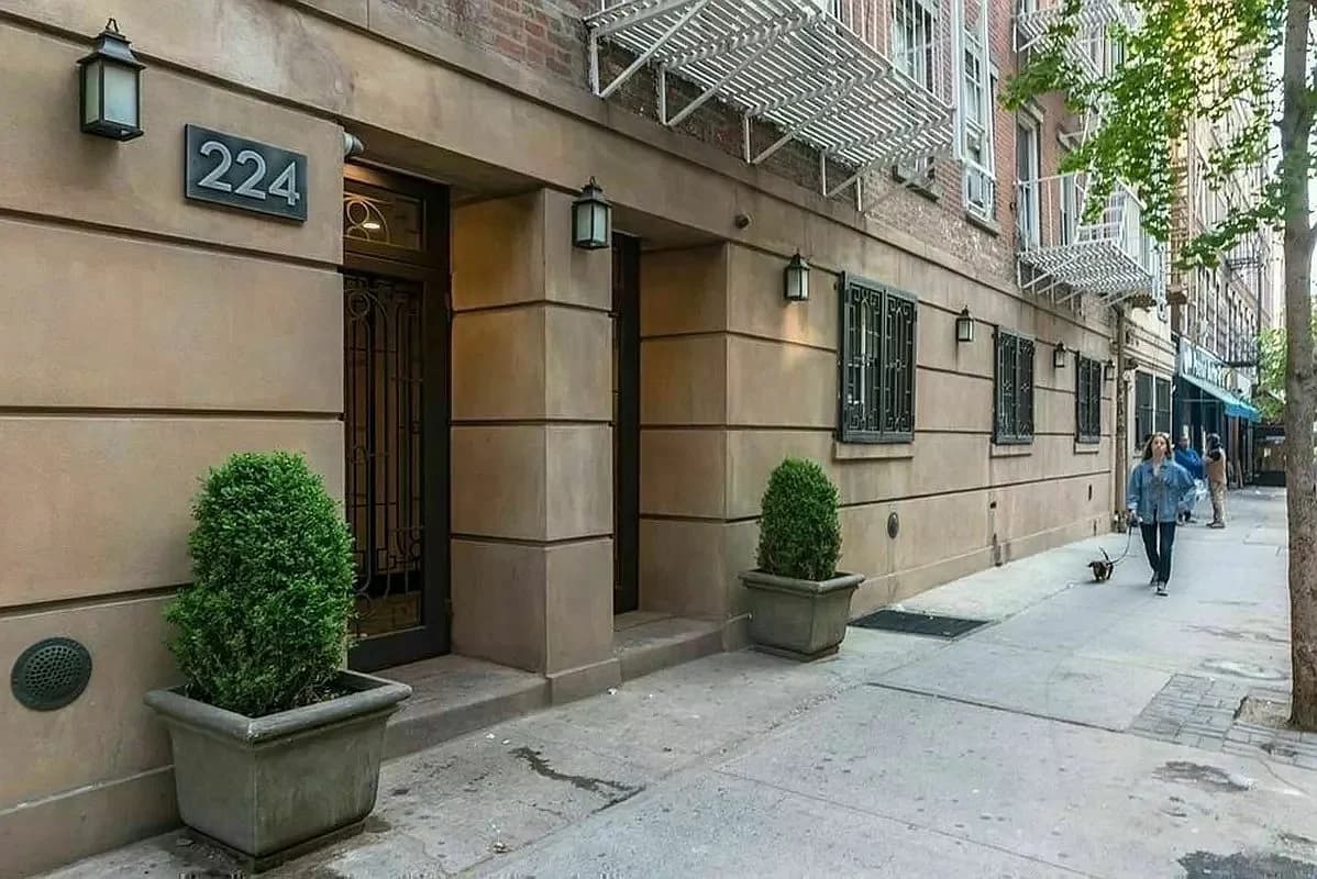 224 Sullivan Street, photo 3