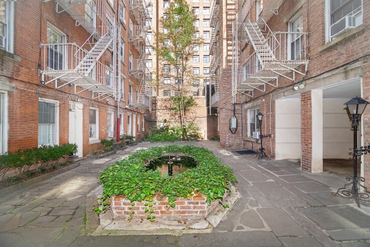 Studio apartment at 224 Sullivan Street, Unit F31, Greenwich Village, photo 6 of 7