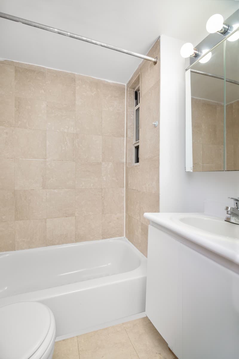 Studio apartment at 224 Sullivan Street, Unit F31, Greenwich Village, photo 4 of 7