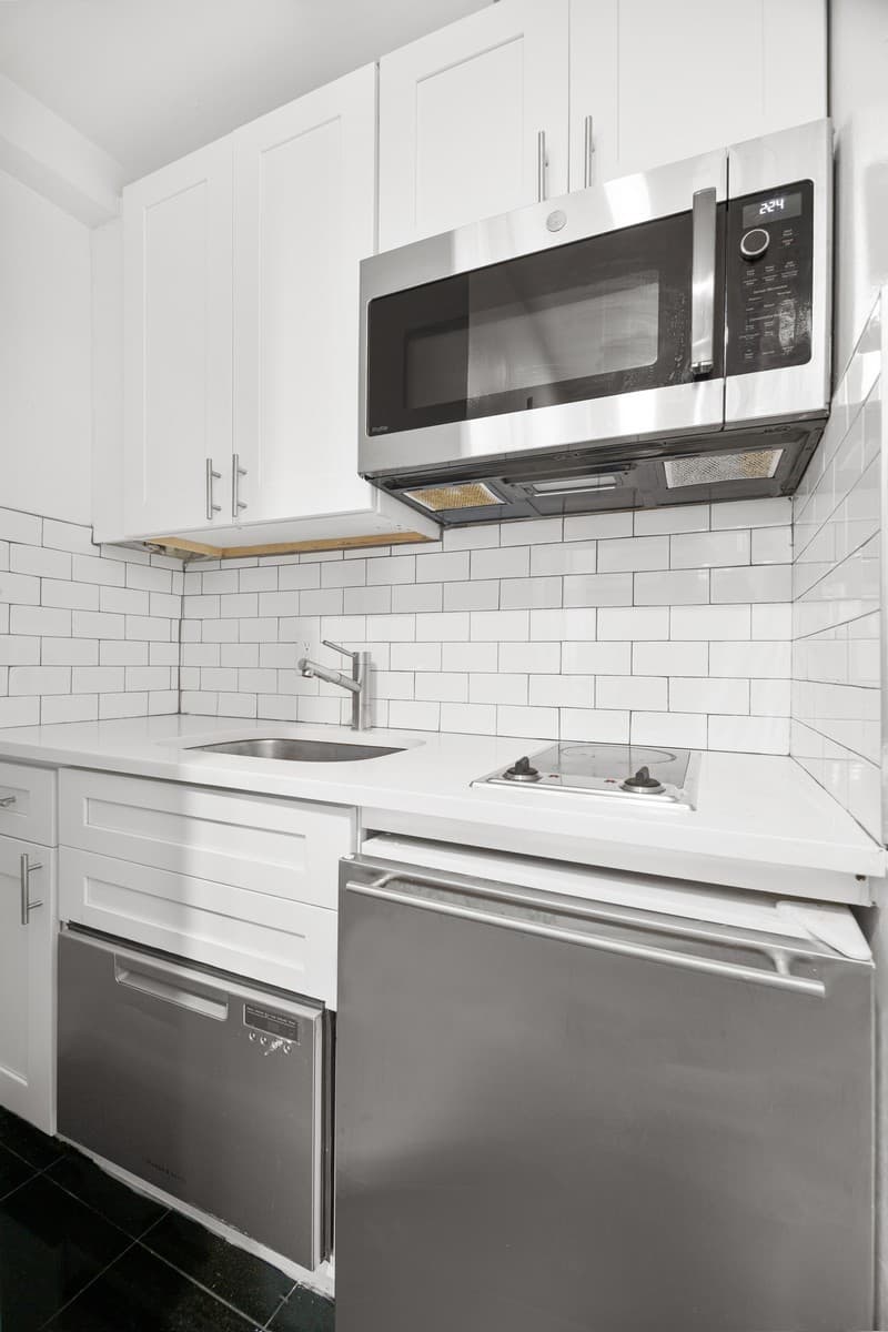 Studio apartment at 224 Sullivan Street, Unit F31, Greenwich Village, photo 3 of 7