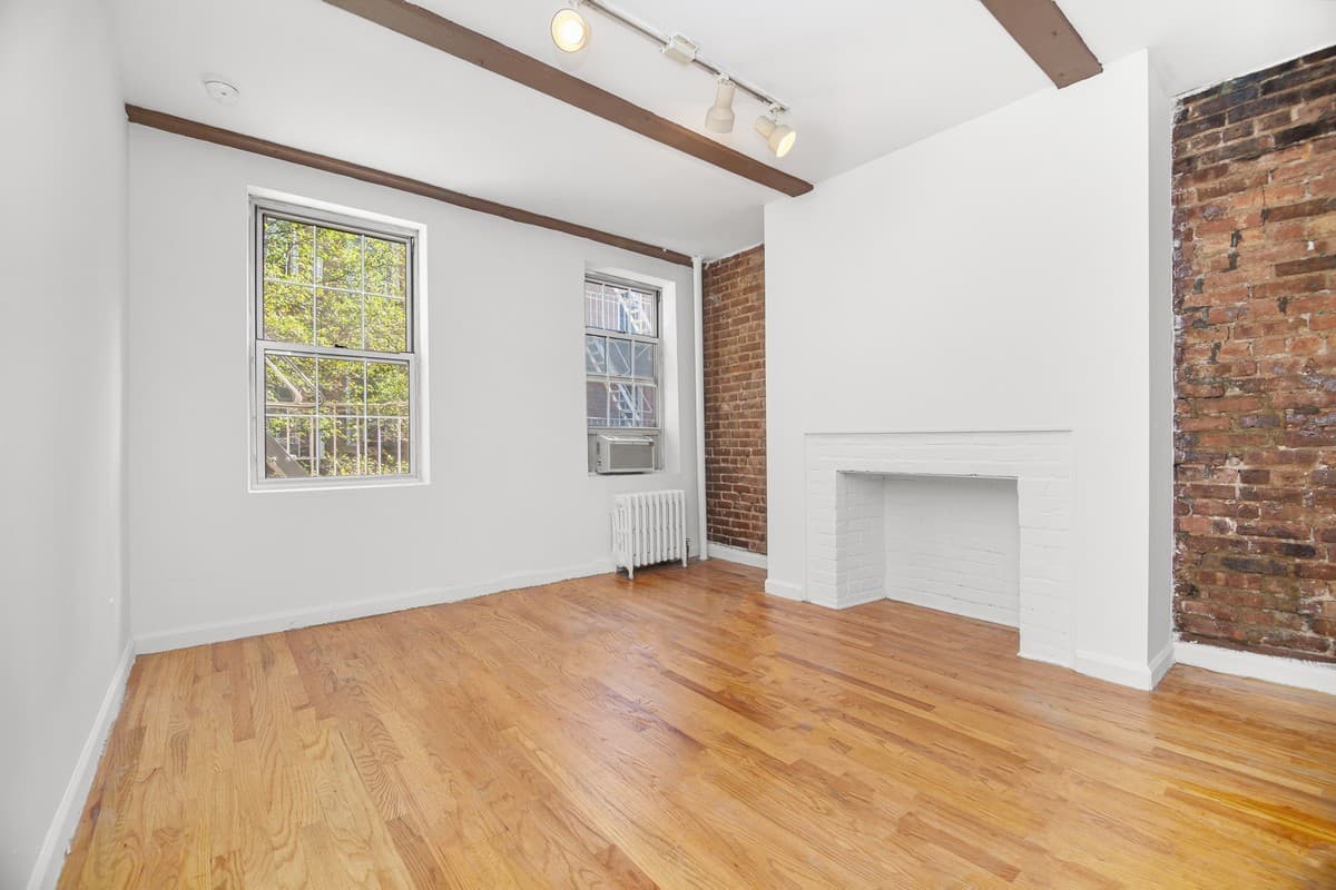 Studio apartment at 224 Sullivan Street, Unit F31, Greenwich Village, photo 2 of 7