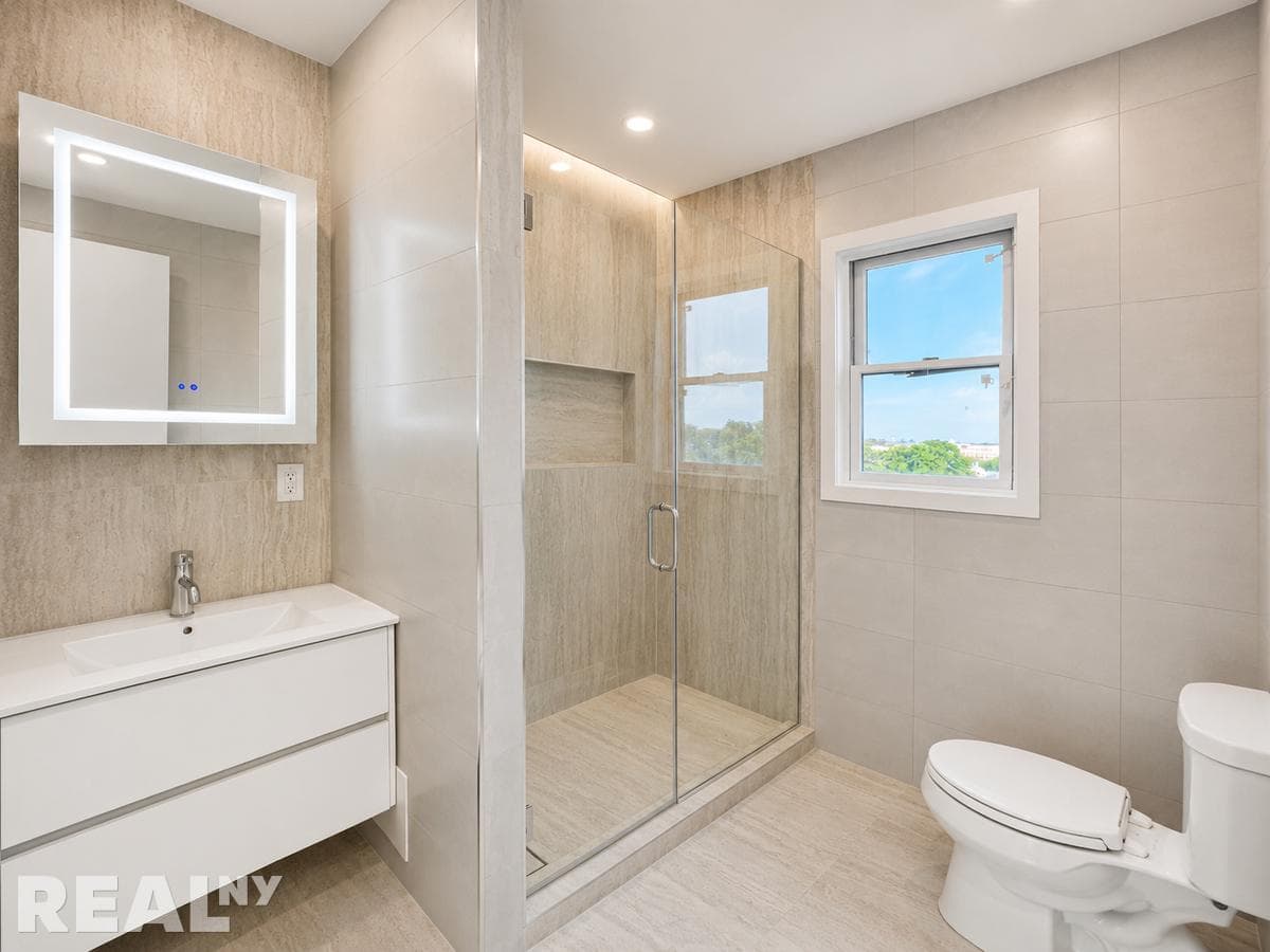 3 bed apartment at 20 Terrace Place, Unit PH1, Windsor Terrace, photo 16 of 17