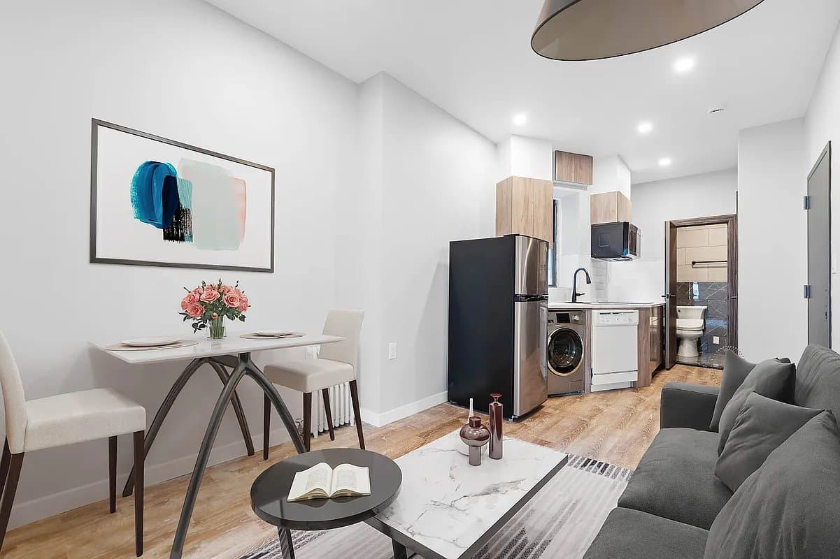 1 bed apartment at 437 West 46th Street, Unit 5FW, Hell's Kitchen, photo 3 of 4