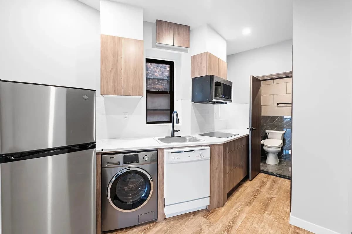 1 bed apartment at 437 West 46th Street, Unit 5FW, Hell's Kitchen, photo 2 of 4