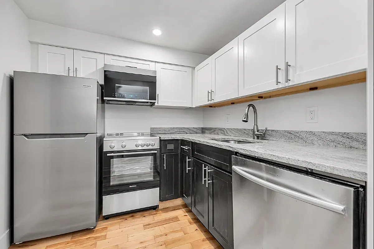 3 bed apartment at 404 West 22nd Street, Unit 1B, Chelsea, photo 6 of 10