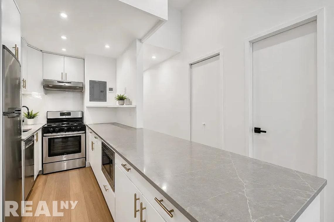 2 bed apartment at 680 Broadway, Unit 2B, NoHo, photo 3 of 9