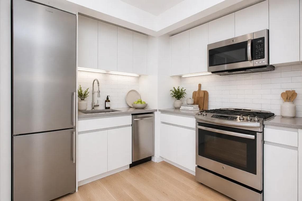 331 East Houston Street, photo 2