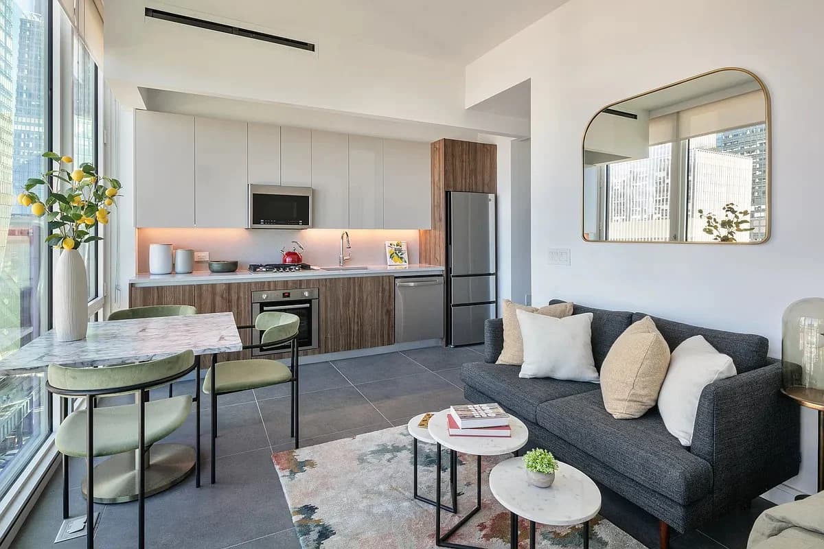 Studio apartment at 606 West 30th Street, Unit 17G, Hudson Yards, photo 2 of 20