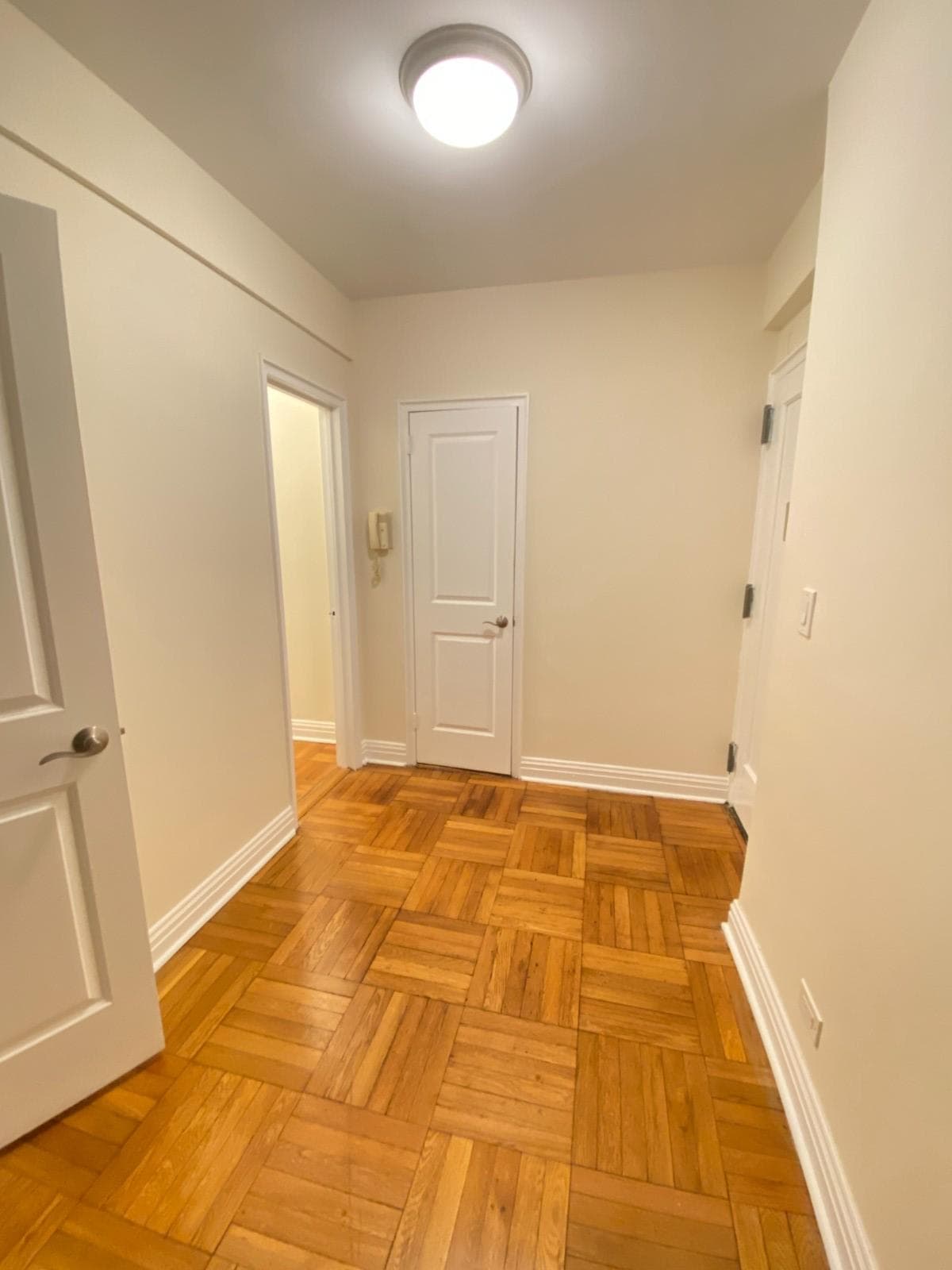 141 E 56th St, photo 2