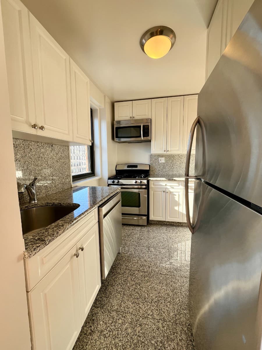 145 Fourth Avenue, photo 4
