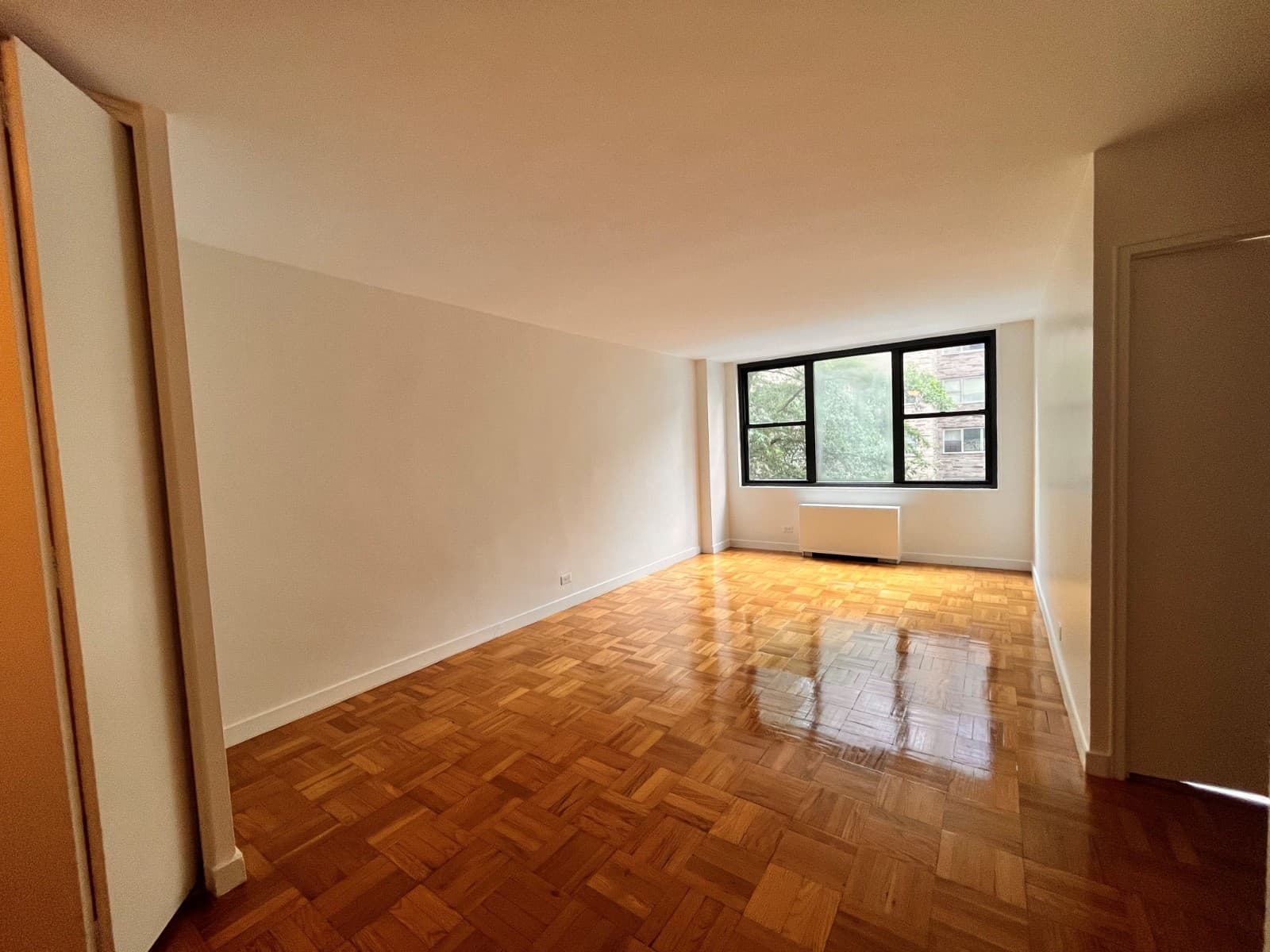 Studio apartment at 333 E 49th St, Unit 9G, Midtown East, photo 3 of 6