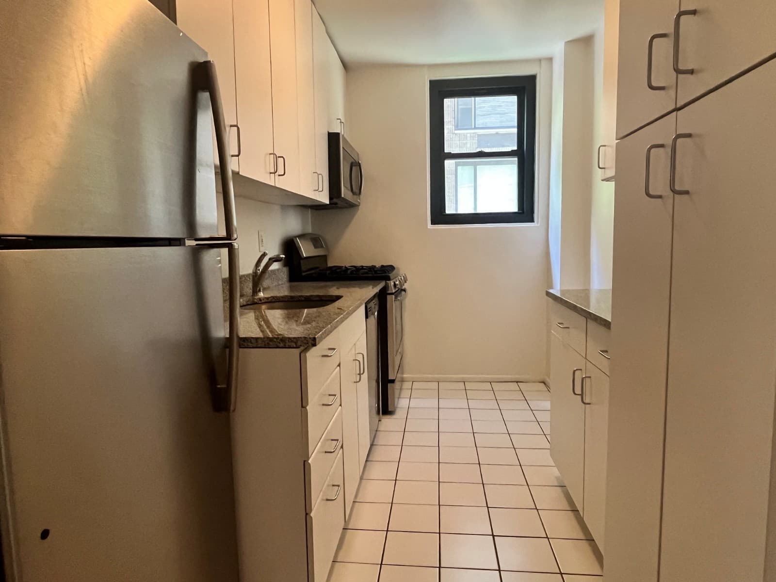 Studio apartment at 333 E 49th St, Unit 9G, Midtown East, photo 5 of 6
