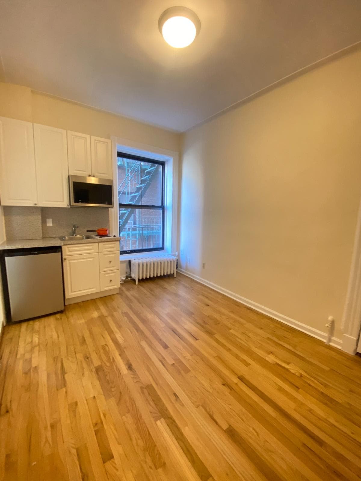 Studio apartment at 53 W 72nd St, Unit 4C, Upper West Side, photo 2 of 4