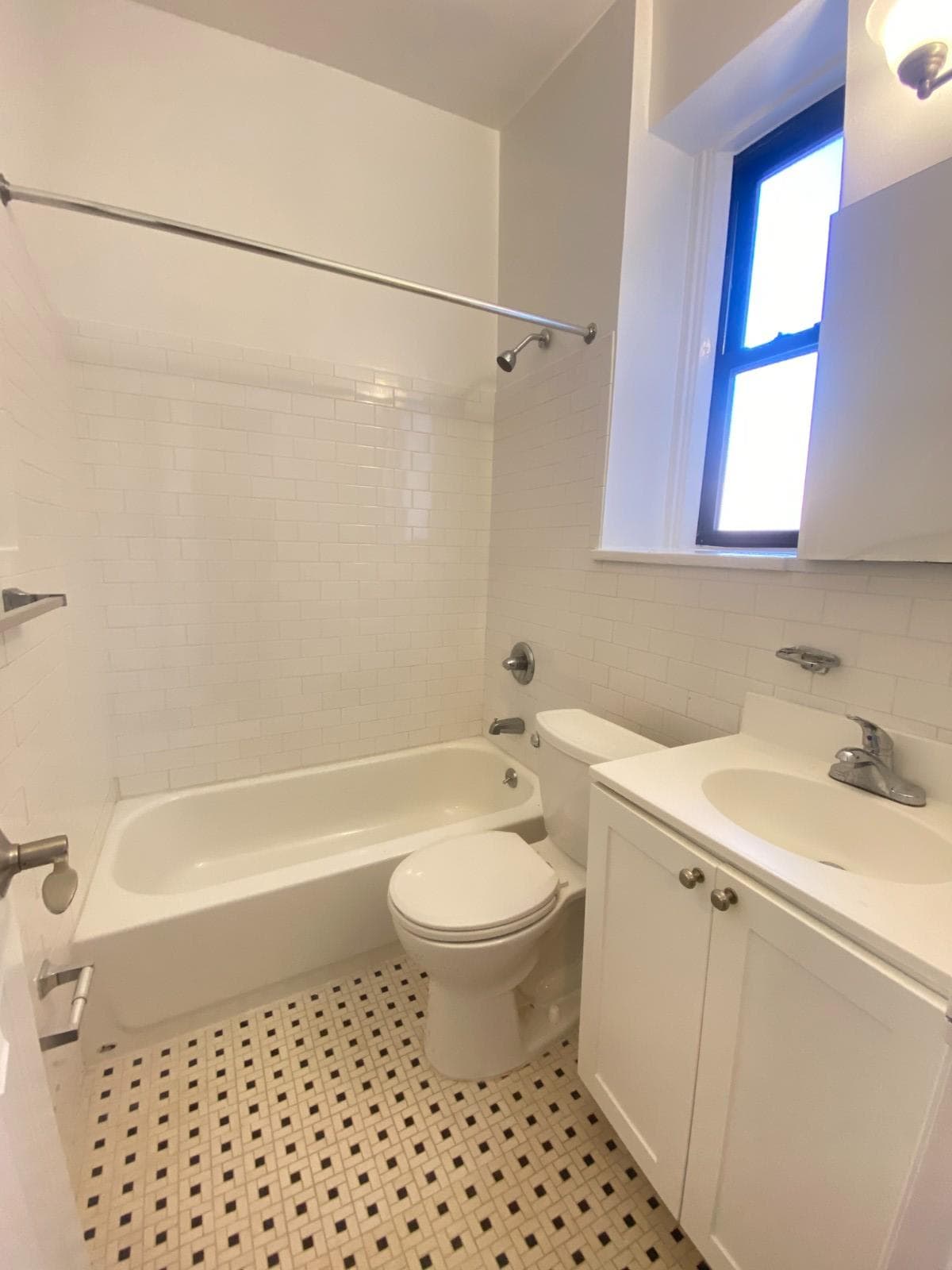 Studio apartment at 53 W 72nd St, Unit 4C, Upper West Side, photo 3 of 4
