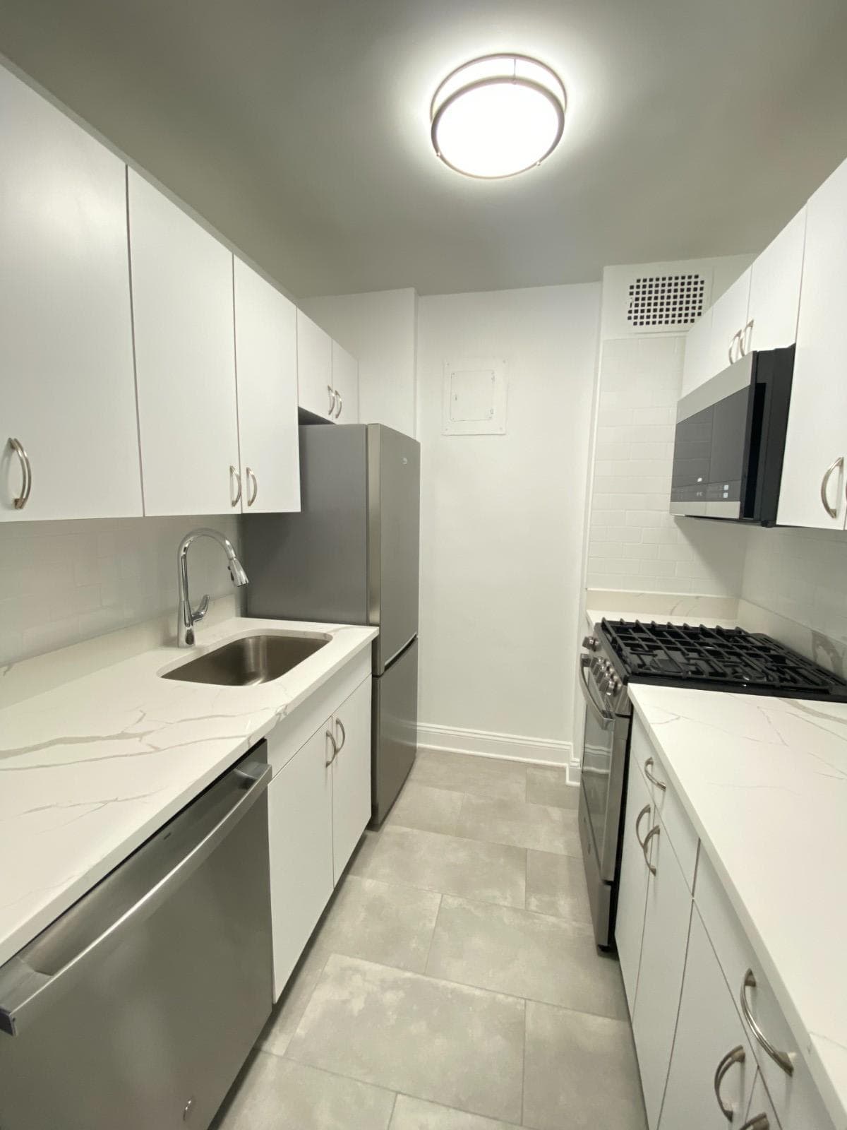 Studio apartment at 96 Fifth Avenue, Unit 8P, Union Square, photo 4 of 7
