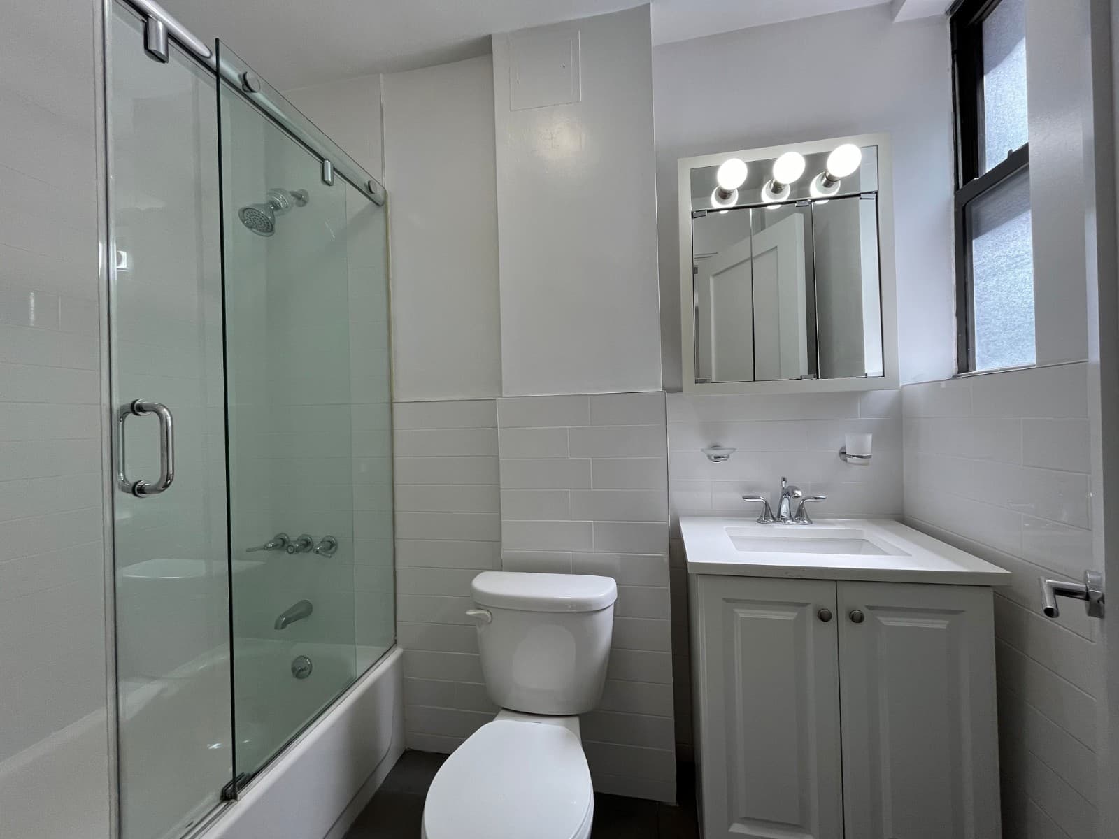 1 bed apartment at 140 E 46th St, Unit 2B, Midtown East, photo 6 of 8