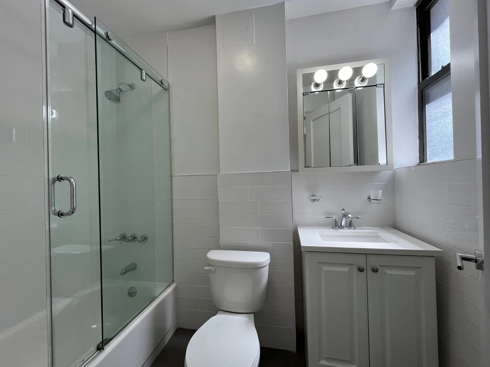 1 bed apartment at 140 E 46th St, Unit 6K, Midtown East, photo 7 of 8