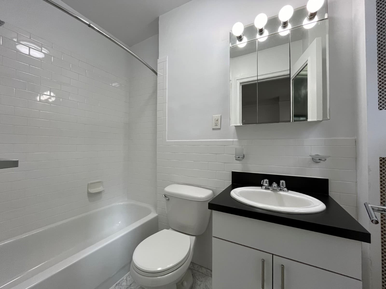 Studio apartment at 140 E 46th St, Unit 4D, Midtown East, photo 5 of 6