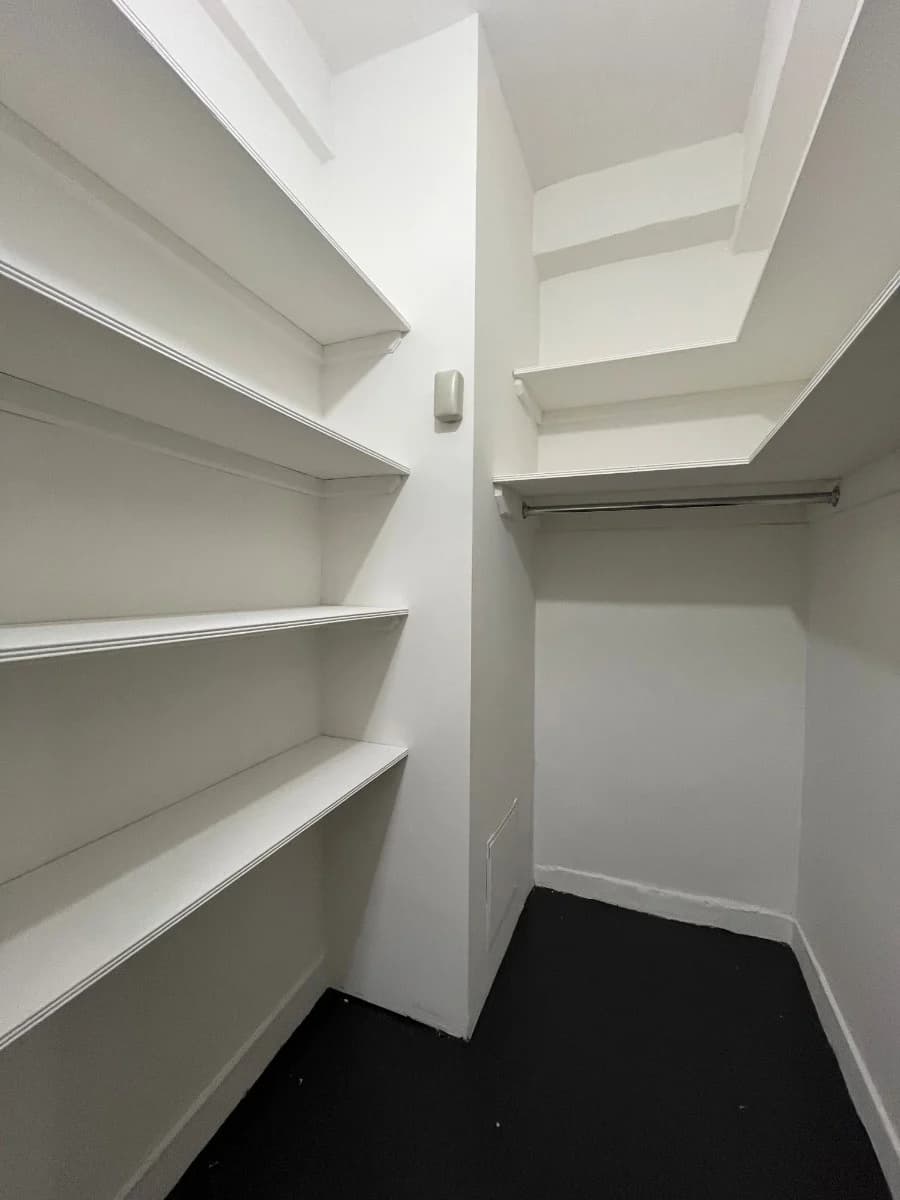 Studio apartment at 140 E 46th St, Unit 5F, Midtown East, photo 6 of 6