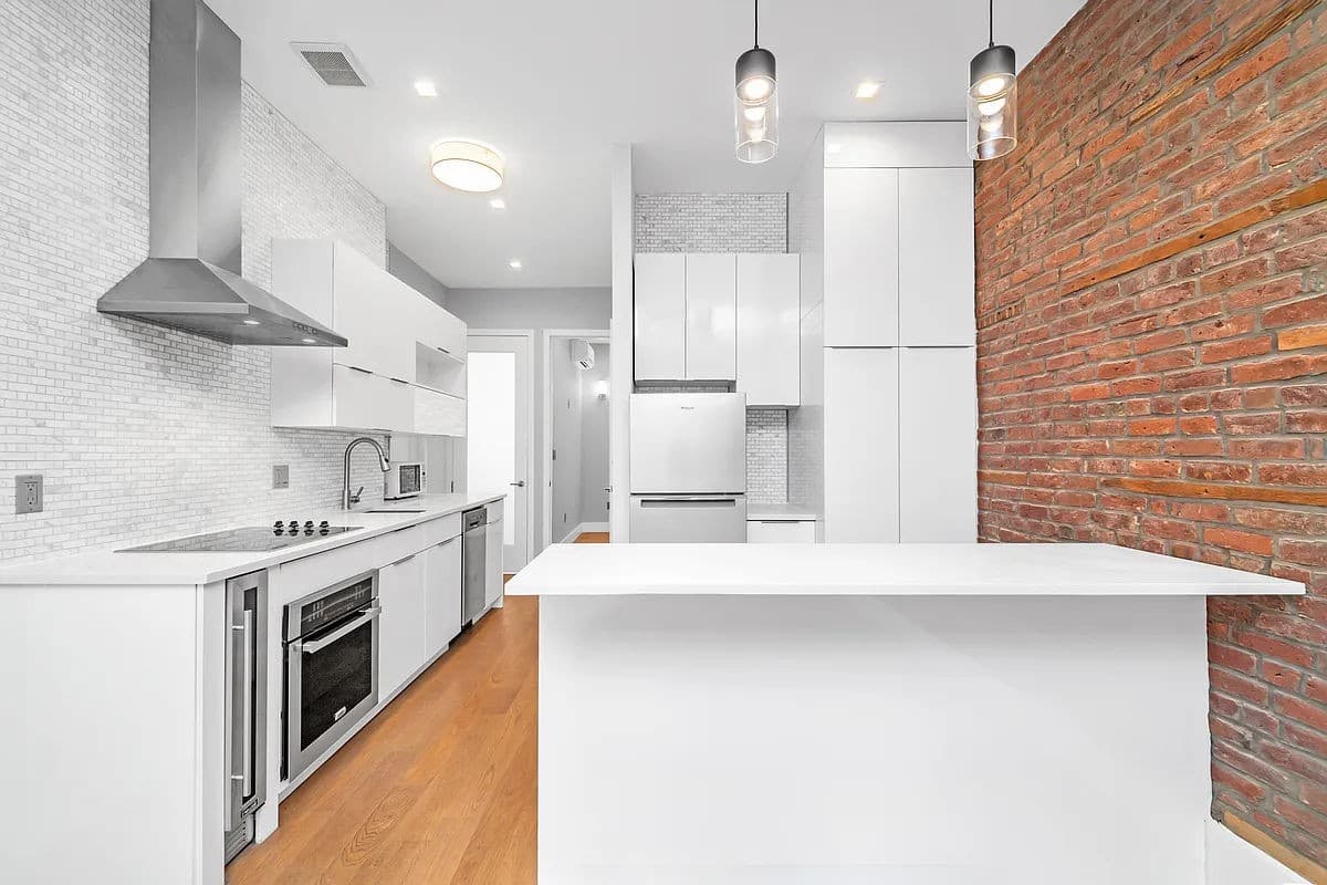 113 East 29th Street, photo 2