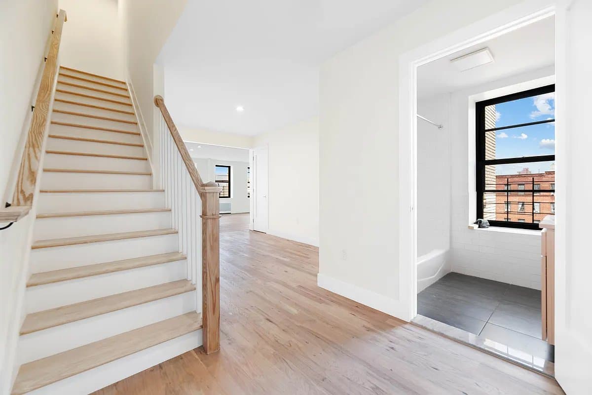 101 East 116th Street, photo 3