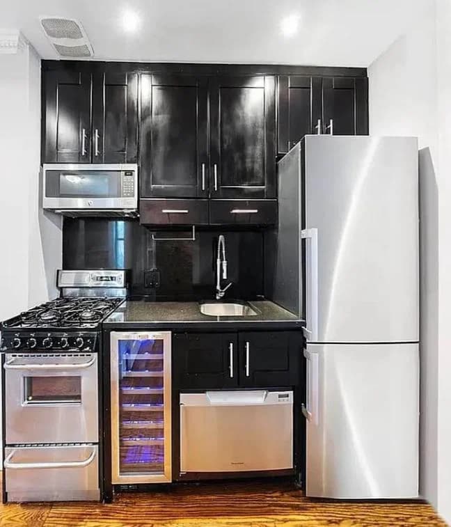 3 bed apartment at 438 West 52nd Street, Unit SEVEN, Hell's Kitchen, photo 6 of 8