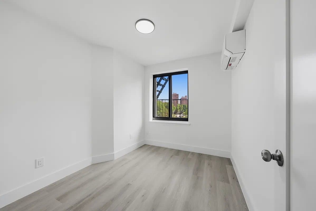 300 East 96th Street, photo 2