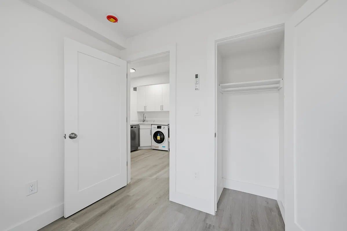 1 bed apartment at 300 East 96th Street, Unit 3A, Upper East Side, photo 6 of 8