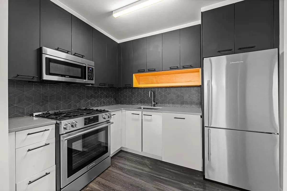 1 bed apartment at 250 East Houston Street, Unit 11L, East Village, photo 4 of 6