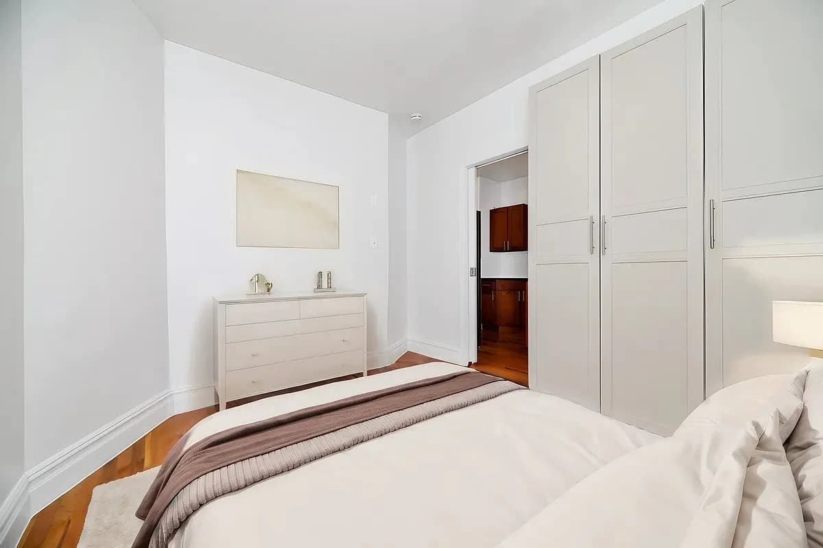 1 bed apartment at 117 Perry Street, Unit 17, West Village, photo 3 of 6