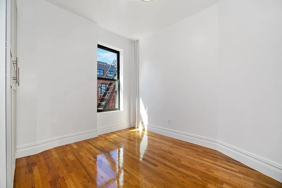 1 bed apartment at 117 Perry Street, Unit 17, West Village, photo 4 of 6