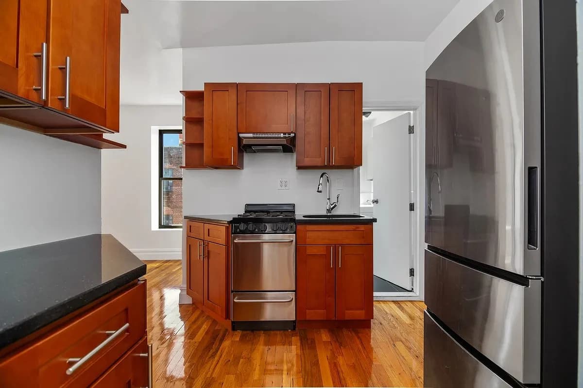 1 bed apartment at 117 Perry Street, Unit 17, West Village, photo 5 of 6