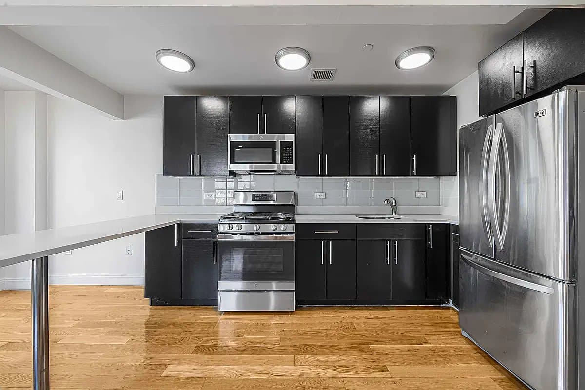 1 bed apartment at 3030 Middletown Road, Unit 6A, Pelham Bay, photo 5 of 8