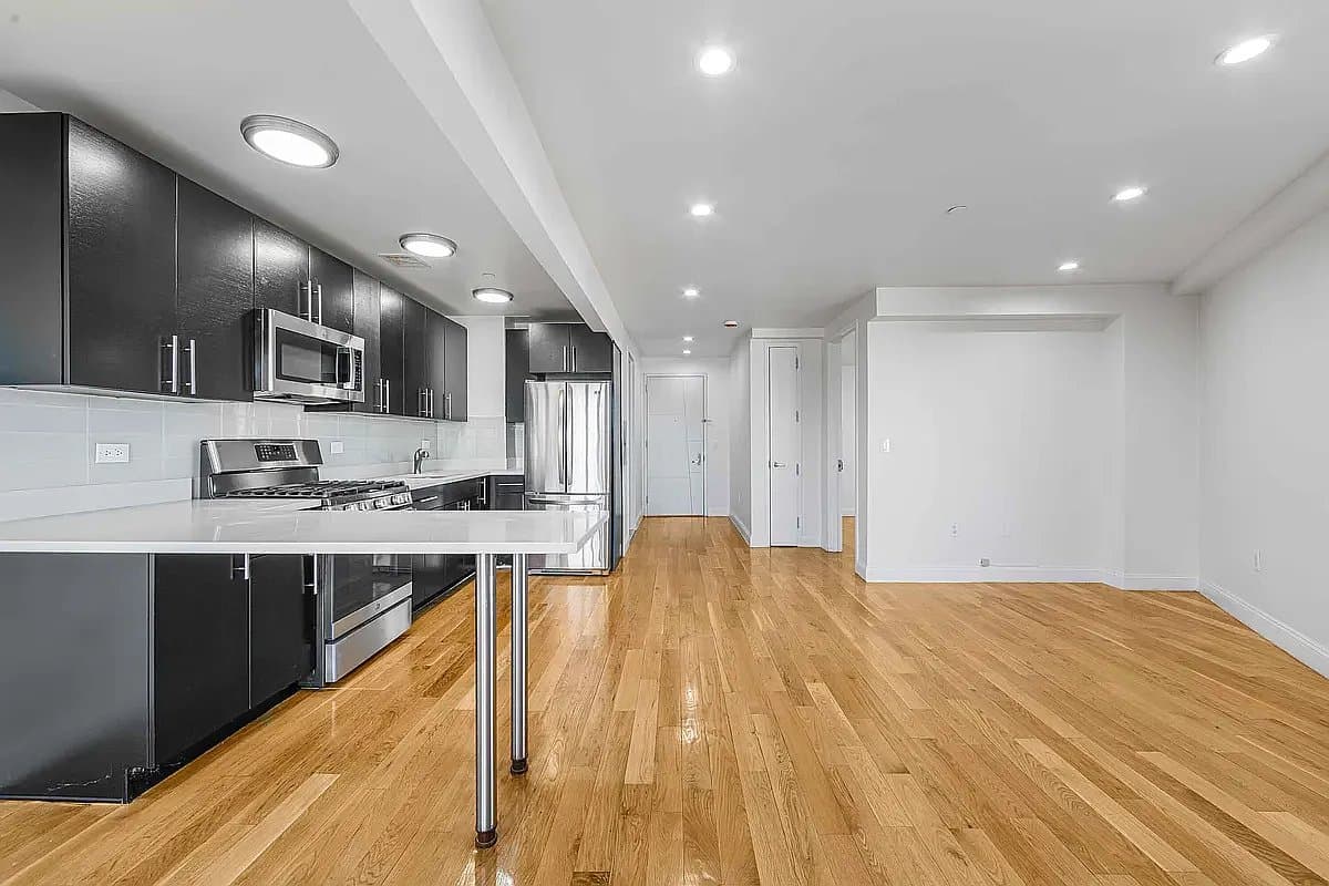 1 bed apartment at 3030 Middletown Road, Unit 6A, Pelham Bay, photo 6 of 8