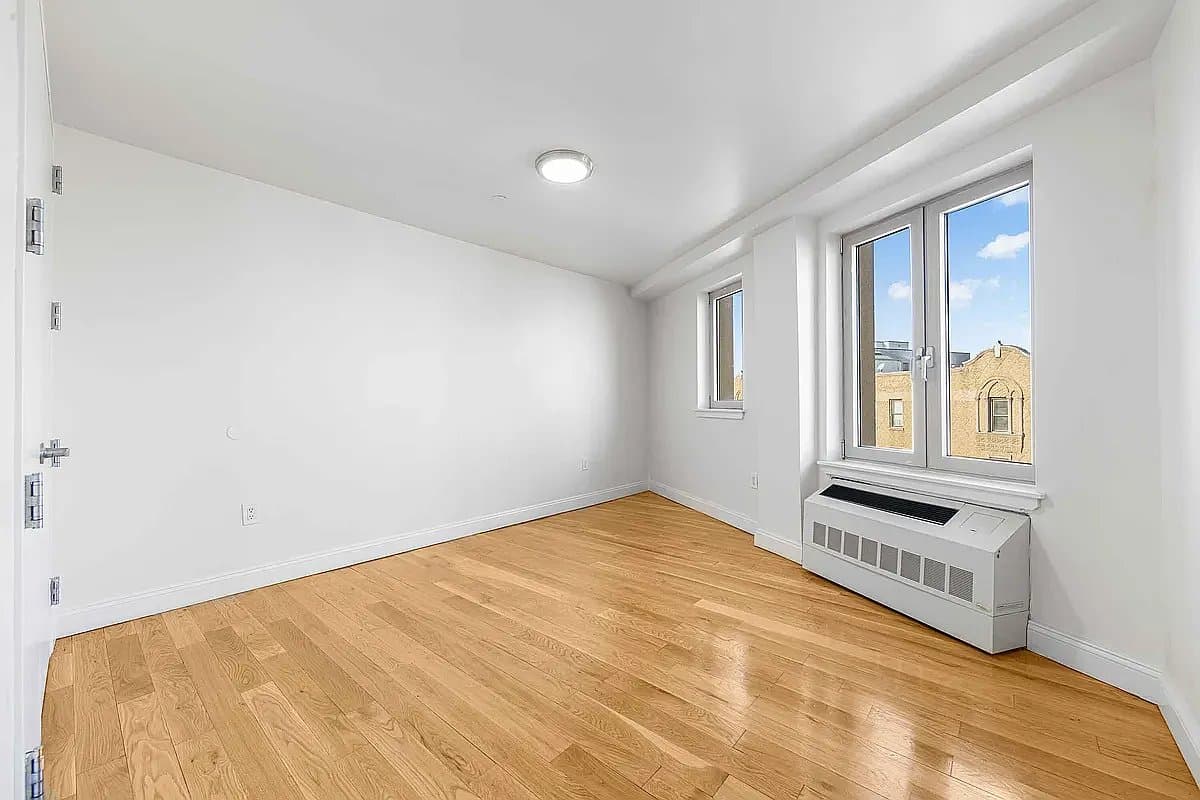 1 bed apartment at 3030 Middletown Road, Unit 6A, Pelham Bay, photo 4 of 8