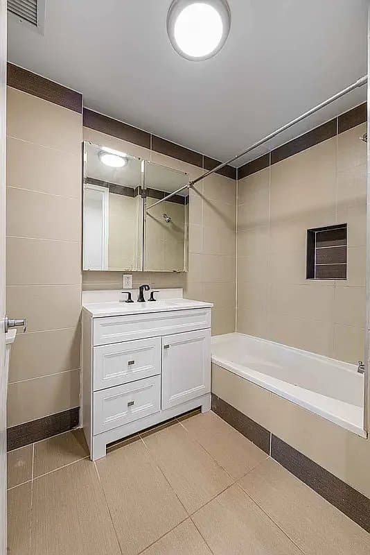 1 bed apartment at 3030 Middletown Road, Unit 6A, Pelham Bay, photo 7 of 8